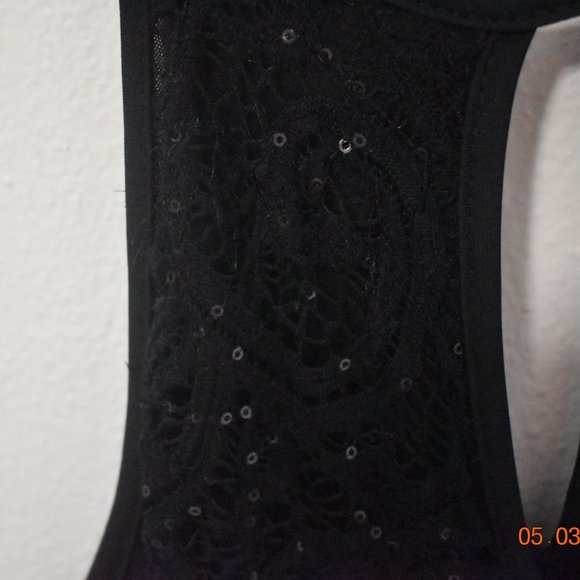 Long black dress with sequence & peak hole details - Picture 4 of 7